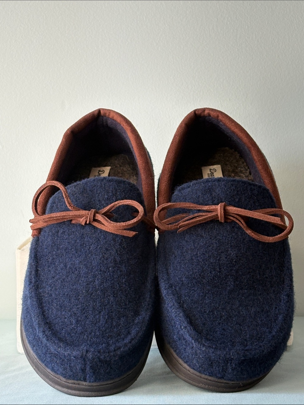 Dearfoams Classic Navy Microwool Moccasin Slippers/Brown Trim/Bow Tie. Size-9/10